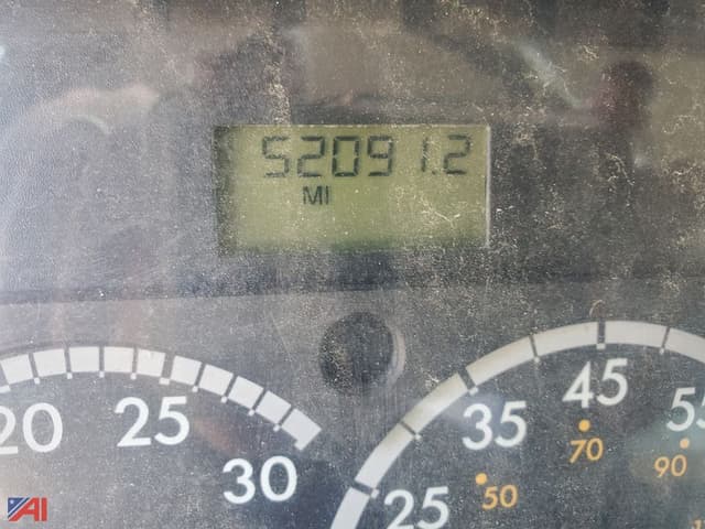 Image of Freightliner M2 106 equipment image 4