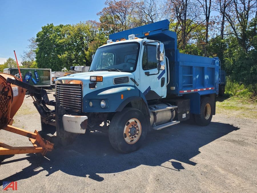 Image of Freightliner M2 106 Primary image