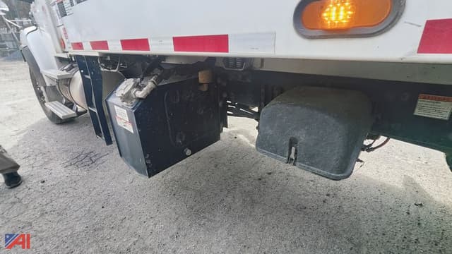 Image of Freightliner M2 106 equipment image 1