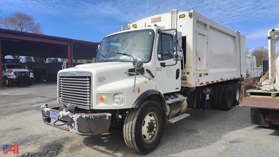 2010 Freightliner M2 106 Equipment Image0