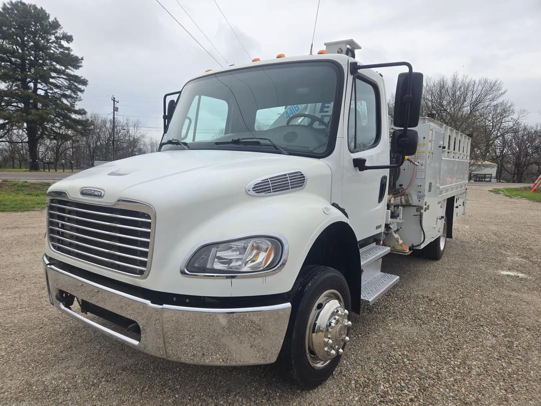 Image of Freightliner M2 106 Primary image