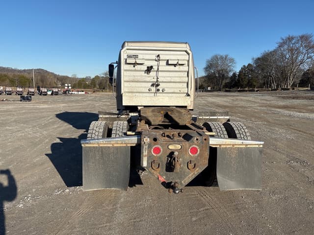 Image of Freightliner M2106 equipment image 3