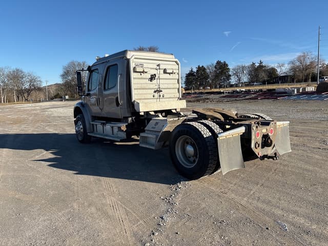 Image of Freightliner M2106 equipment image 2