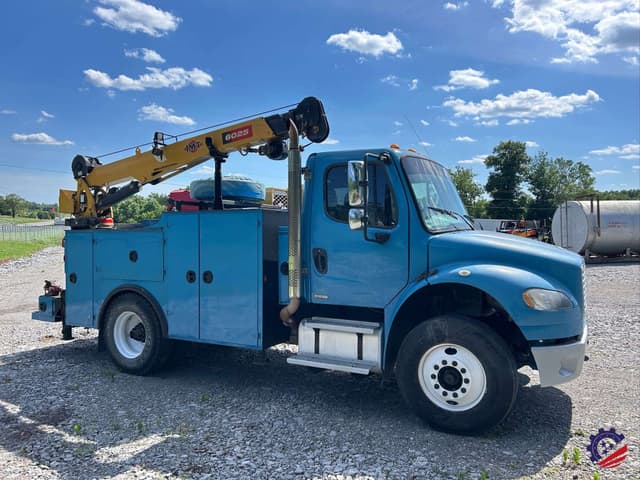 Image of Freightliner M2 106 equipment image 3
