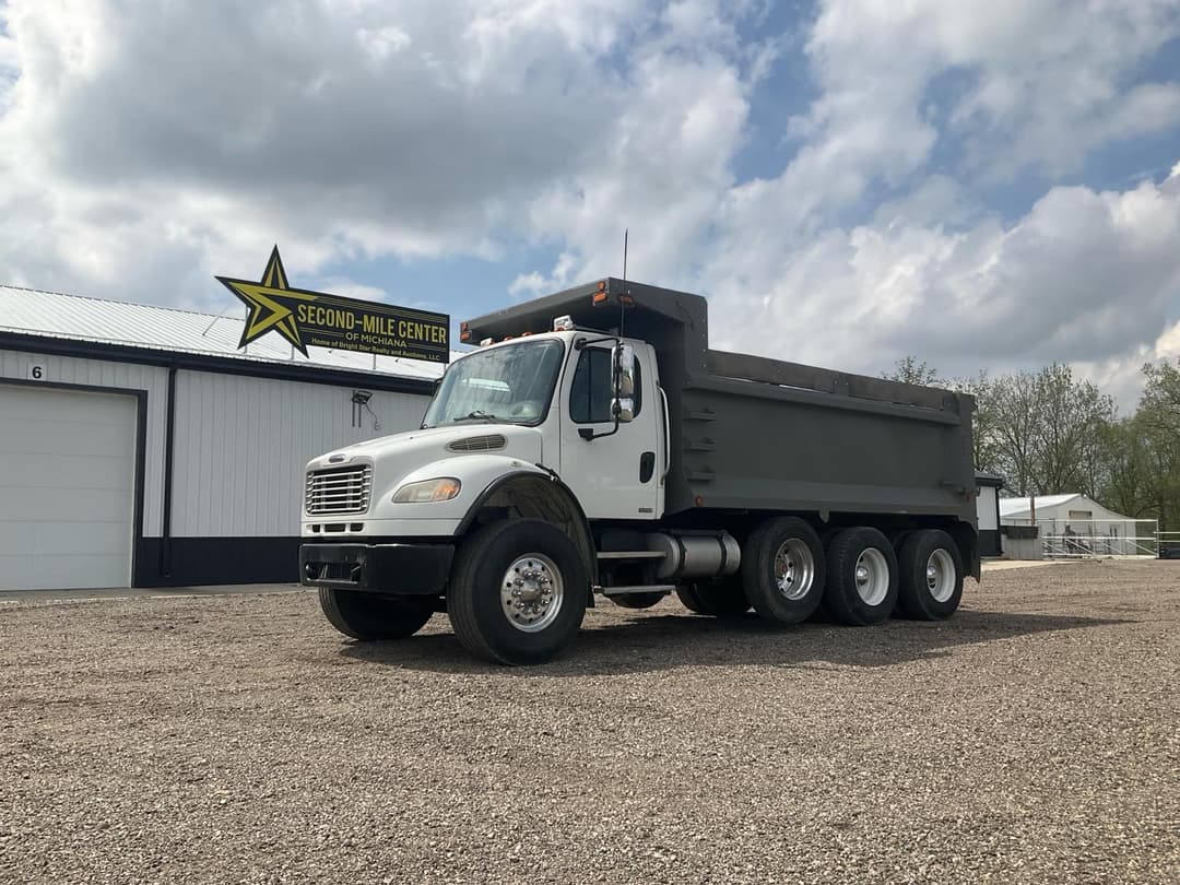 Image of Freightliner M2 106 Primary image