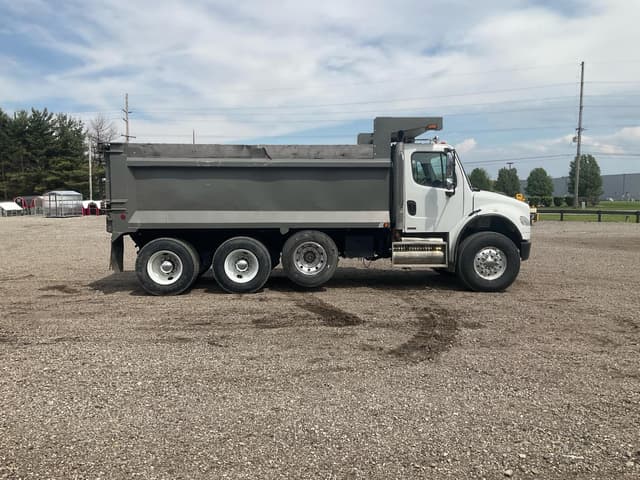 Image of Freightliner M2 106 equipment image 3