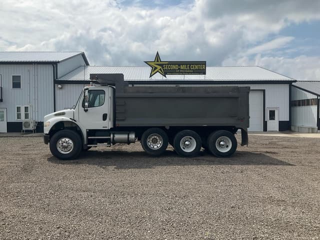 Image of Freightliner M2 106 equipment image 1