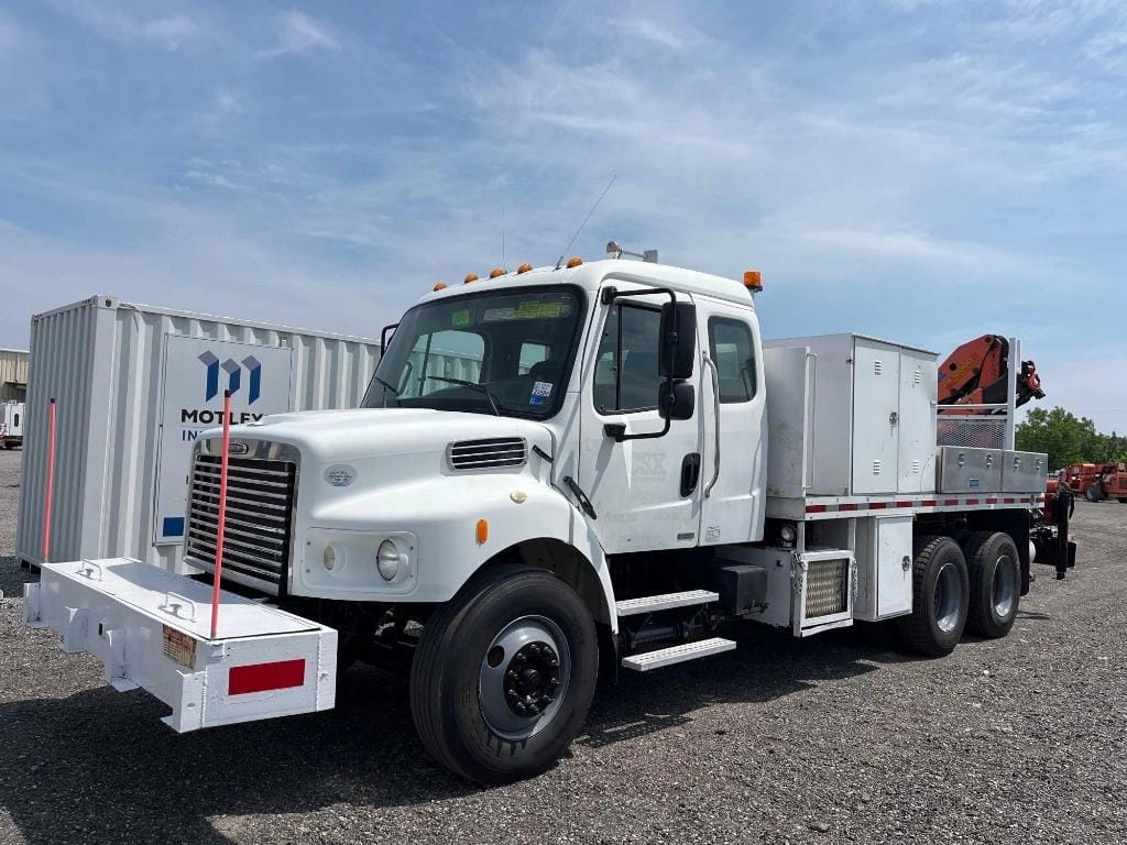 2010 Freightliner M2 106 Equipment Image0