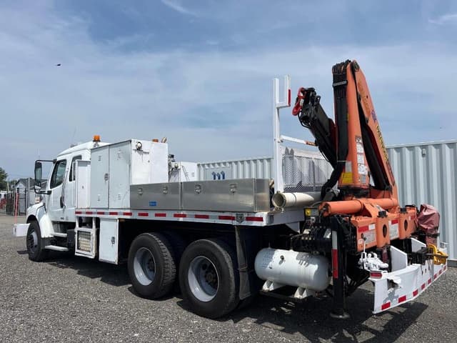 Image of Freightliner M2 106 equipment image 1