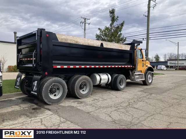 Image of Freightliner M2 112 equipment image 3