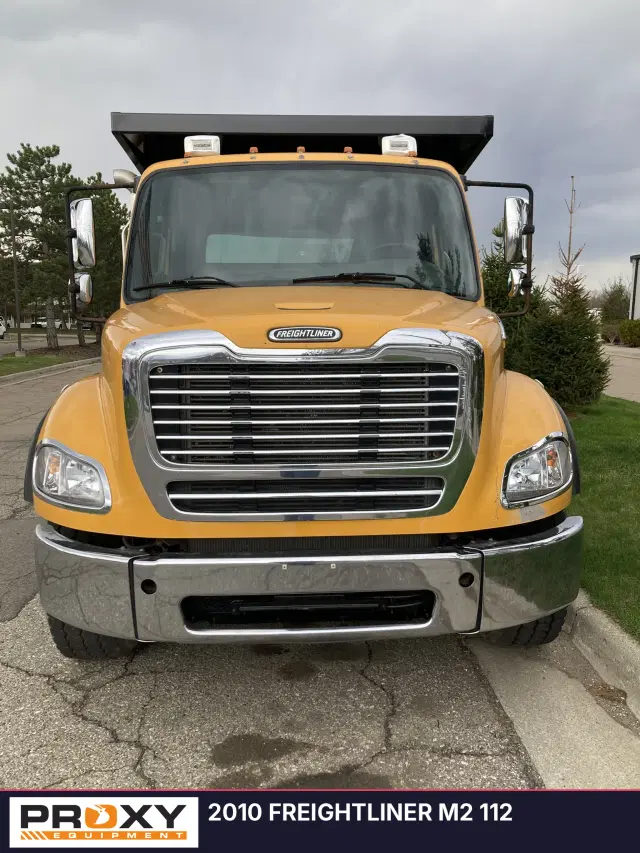 Image of Freightliner M2 112 equipment image 1