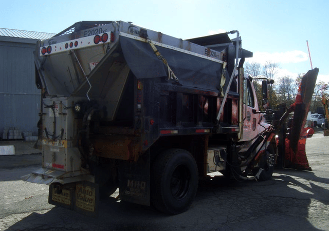 Image of Freightliner M2 equipment image 2