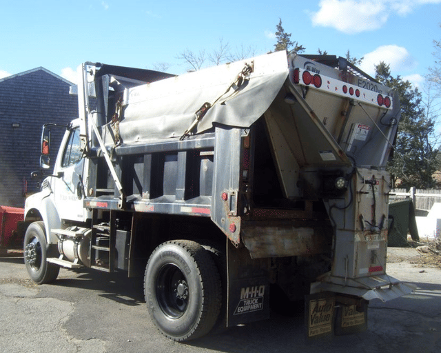 Image of Freightliner M2 equipment image 3