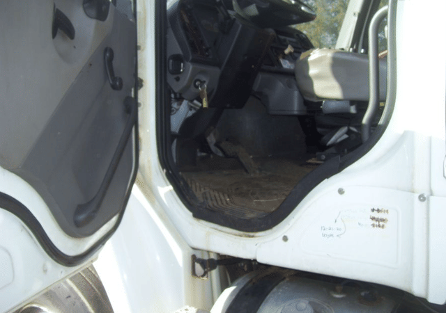 Image of Freightliner M2 equipment image 4