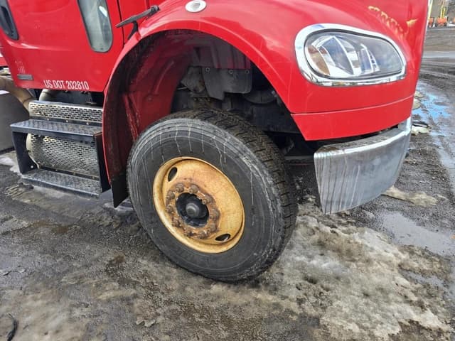 Image of Freightliner M2 equipment image 3