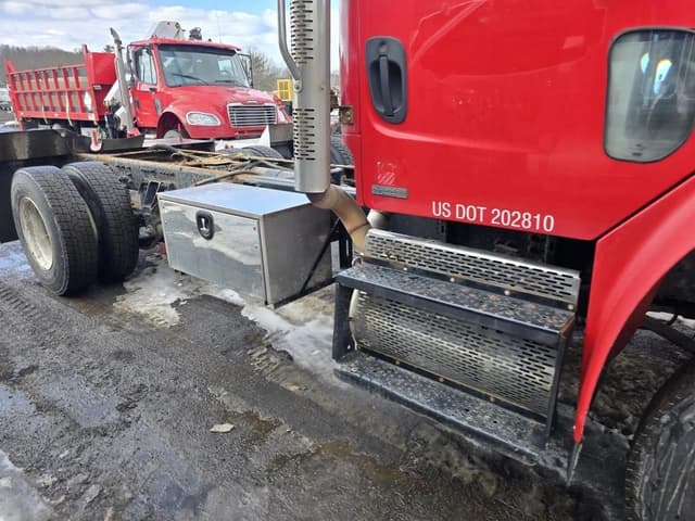 Image of Freightliner M2 equipment image 4