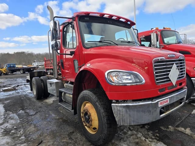 Image of Freightliner M2 equipment image 2