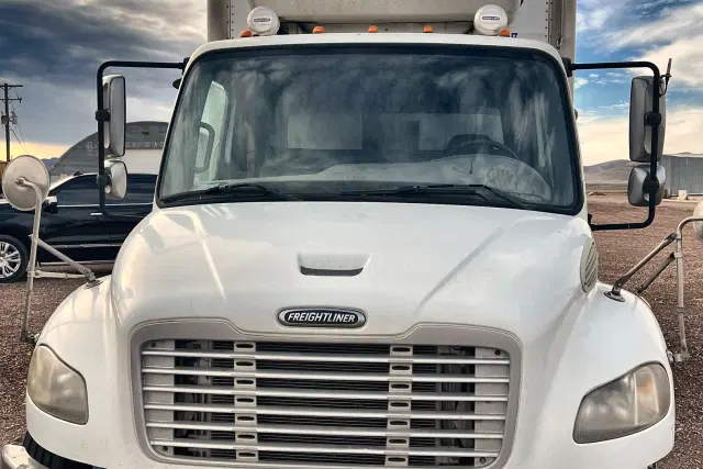 Image of Freightliner M2 equipment image 4
