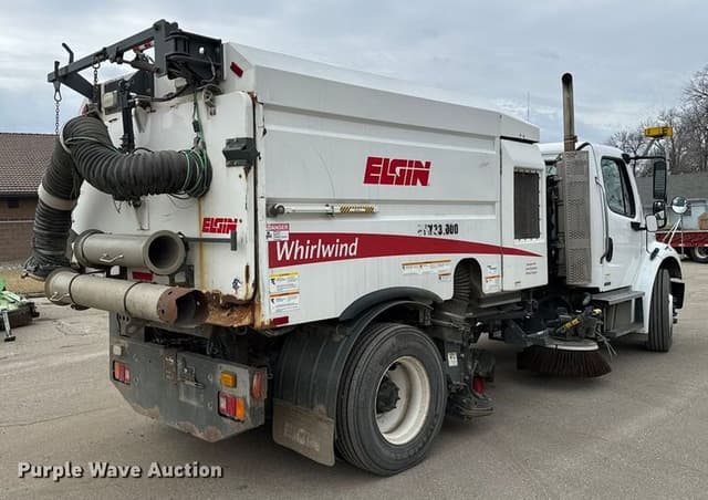 Image of Freightliner M2 equipment image 4