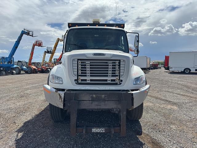 Image of Freightliner M2 equipment image 4