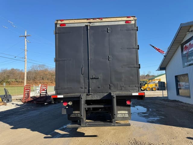 Image of Freightliner M2 equipment image 3