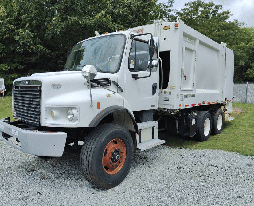 Main image Freightliner M2106