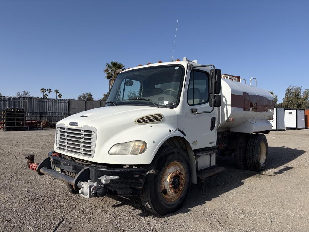 2010 Freightliner M2106 Equipment Image0