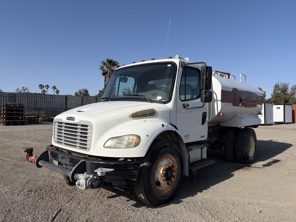 Image of Freightliner M2106 Primary image