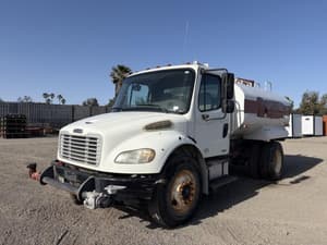 2010 Freightliner M2106 Image