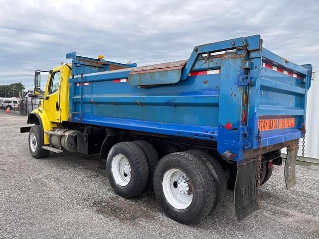 Image of Freightliner M2112 equipment image 1