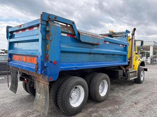 Image of Freightliner M2112 equipment image 2