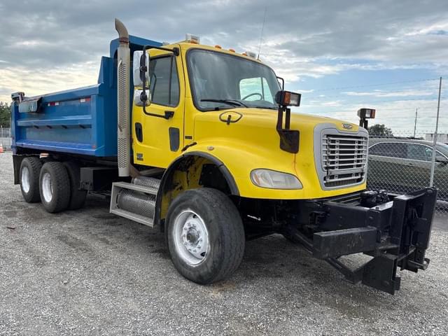Image of Freightliner M2112 equipment image 3