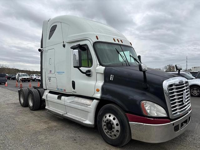 Image of Freightliner Cascadia equipment image 3