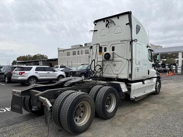 Image of Freightliner Cascadia equipment image 2