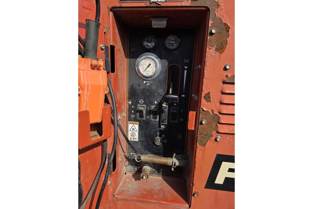 Image of Ditch Witch FX30 equipment image 4