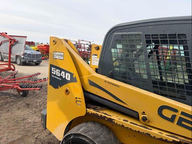 Image of Gehl 5640E equipment image 4