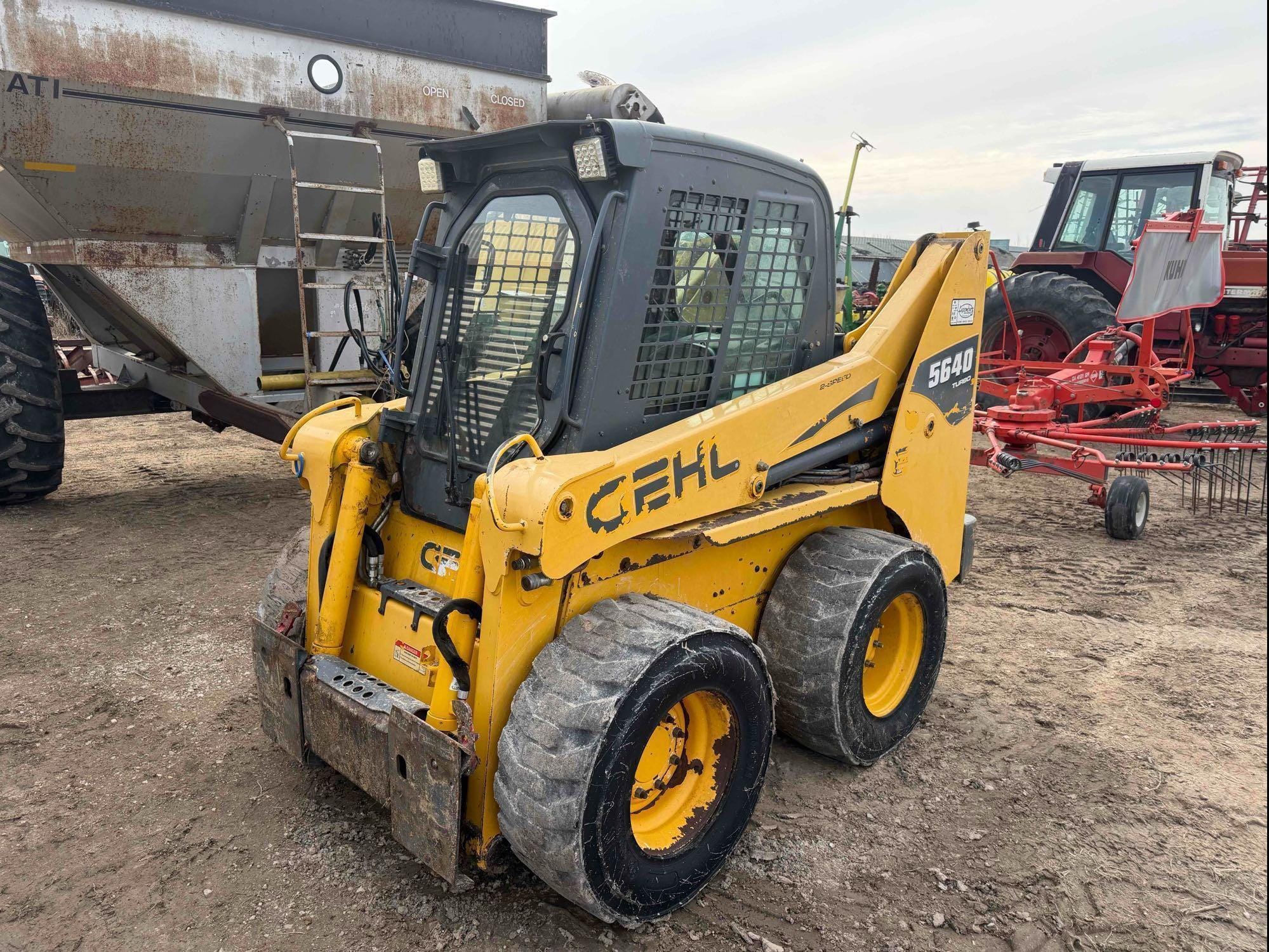 2010 Gehl 5640E Equipment Image0