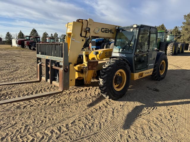 Image of Gehl DL12H40 equipment image 2