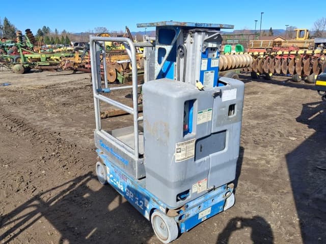 Image of Genie GR12 equipment image 2