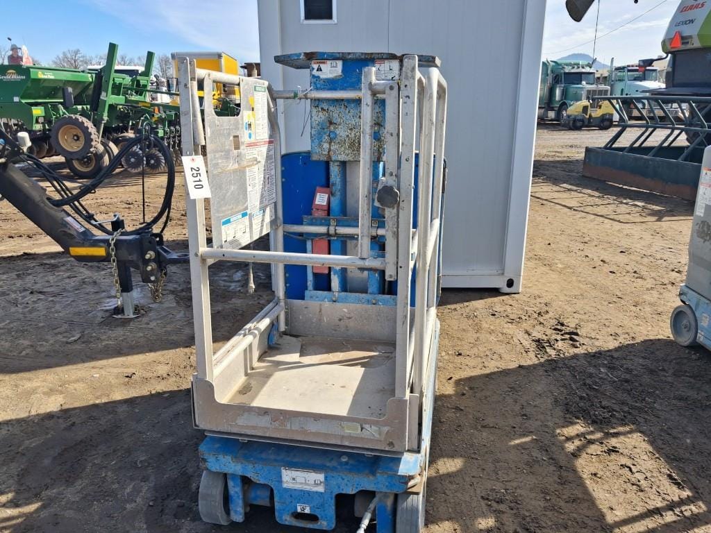 2010 Genie GR12 Equipment Image0