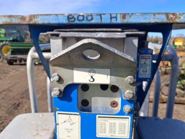 Image of Genie GR12 equipment image 4