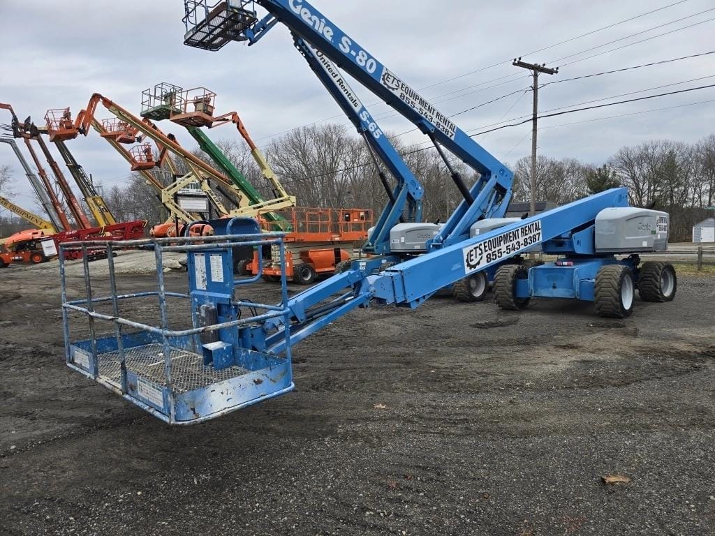 2010 Genie S-85 Equipment Image0