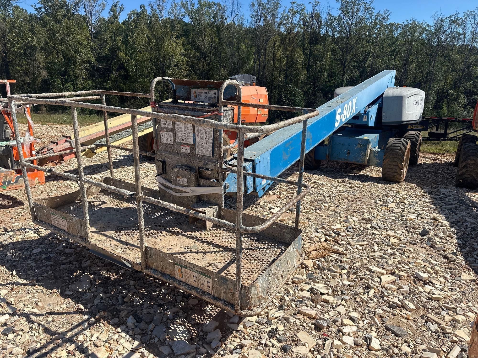 2010 Genie S-80X Equipment Image0