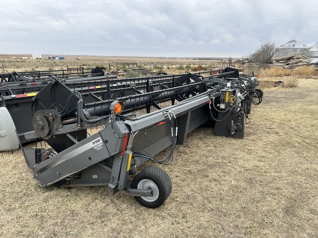 Image of Gleaner 5100 equipment image 1