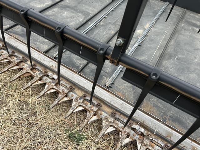 Image of Gleaner 5100 equipment image 3