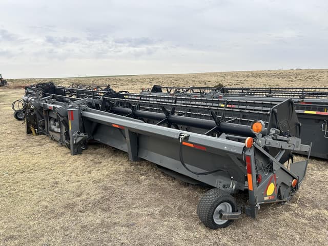 Image of Gleaner 5100 equipment image 4