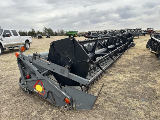 Image of Gleaner 5100 equipment image 2