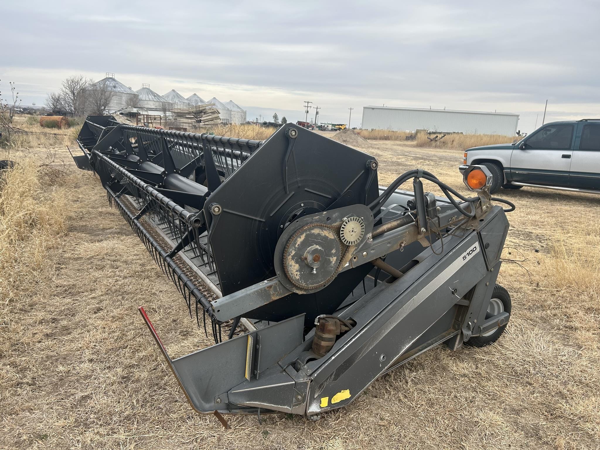 2010 Gleaner 5100 Equipment Image0