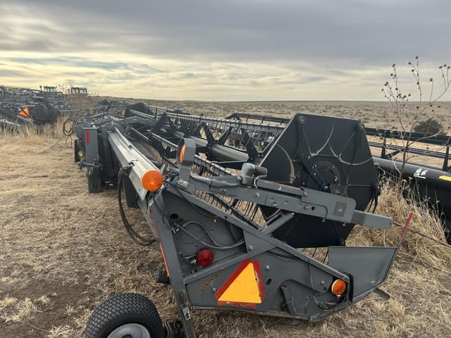 Image of Gleaner 5100 equipment image 1