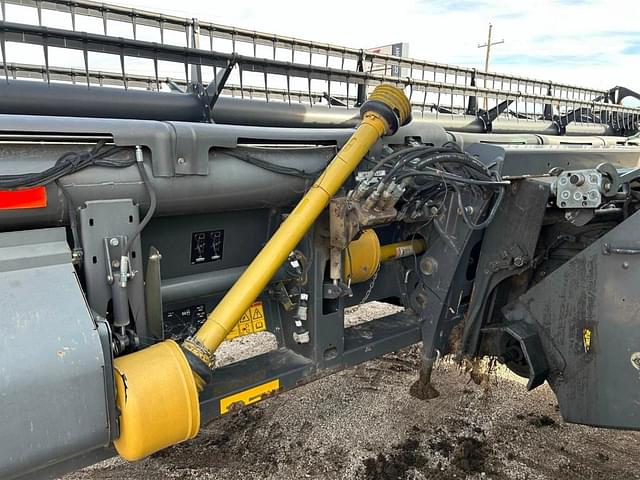 Image of Gleaner 9250 equipment image 4